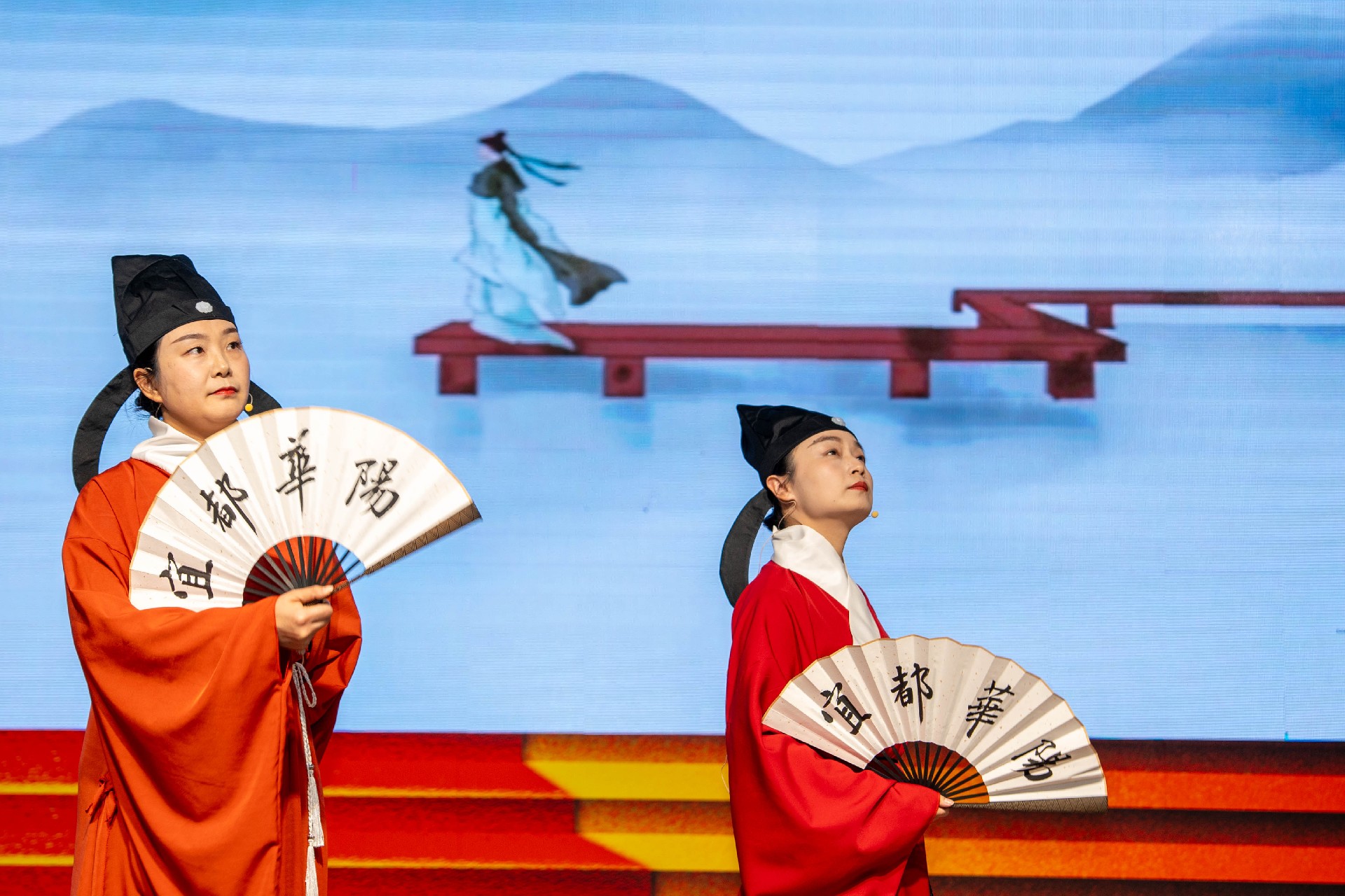 拼搏在线官网公司2024年度总结赞美联欢会.jpg
